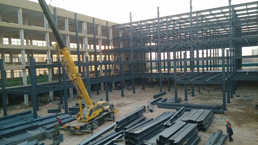 【鋼結構資訊】多層鋼結構廠房的施工流程